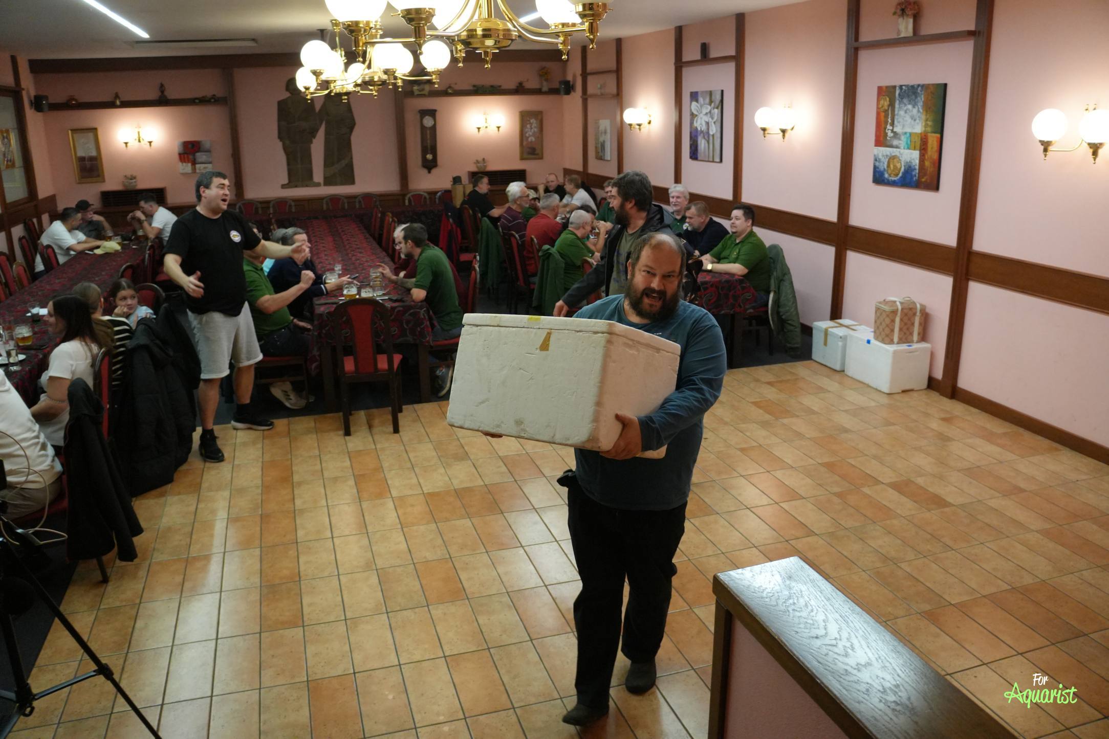 Na konferenci samozřejmě proběhl také prodej a výměna ryb. Na fotografii Zdeněk Friml