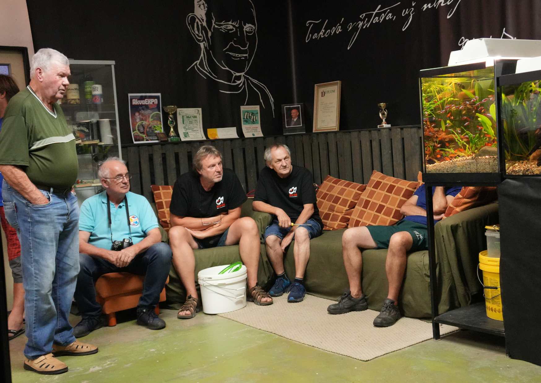 Siedzenie w kąciku poświęconym panu Josefowi Ešpandrowi - nestorowi akwarystów z Rychnova