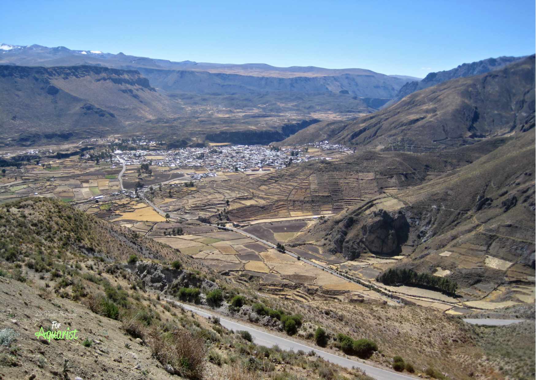 Rio Urubamba ma swoje źródło pod nazwą Vilcanota w Centralnych Andach na południowy wschód od Cuzco, niedaleko Puna. W Świętej Dolinie między Pisacem a Ollantaytambo bywa czasami nazywana również Wilcamayu (święta rzeka).  Przepływa w głębokich kanionach, które dzielą grzbiety Vilcabamba i Vilcanota, łączy się z rzeką Tambo-Ene-Apurímac i tworzy rzekę Ucayali.
