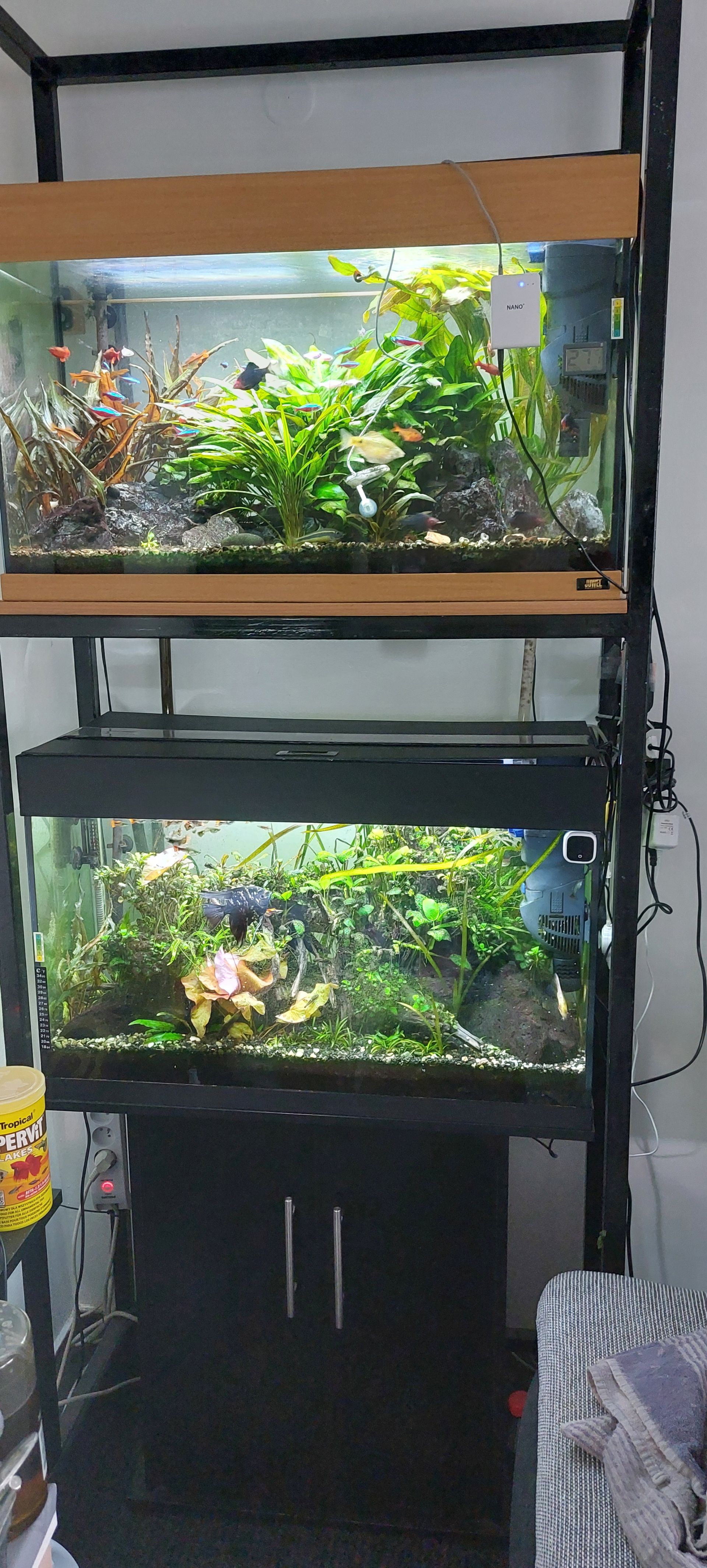 prodam stojan s 2 akva Rio 125l Juwel