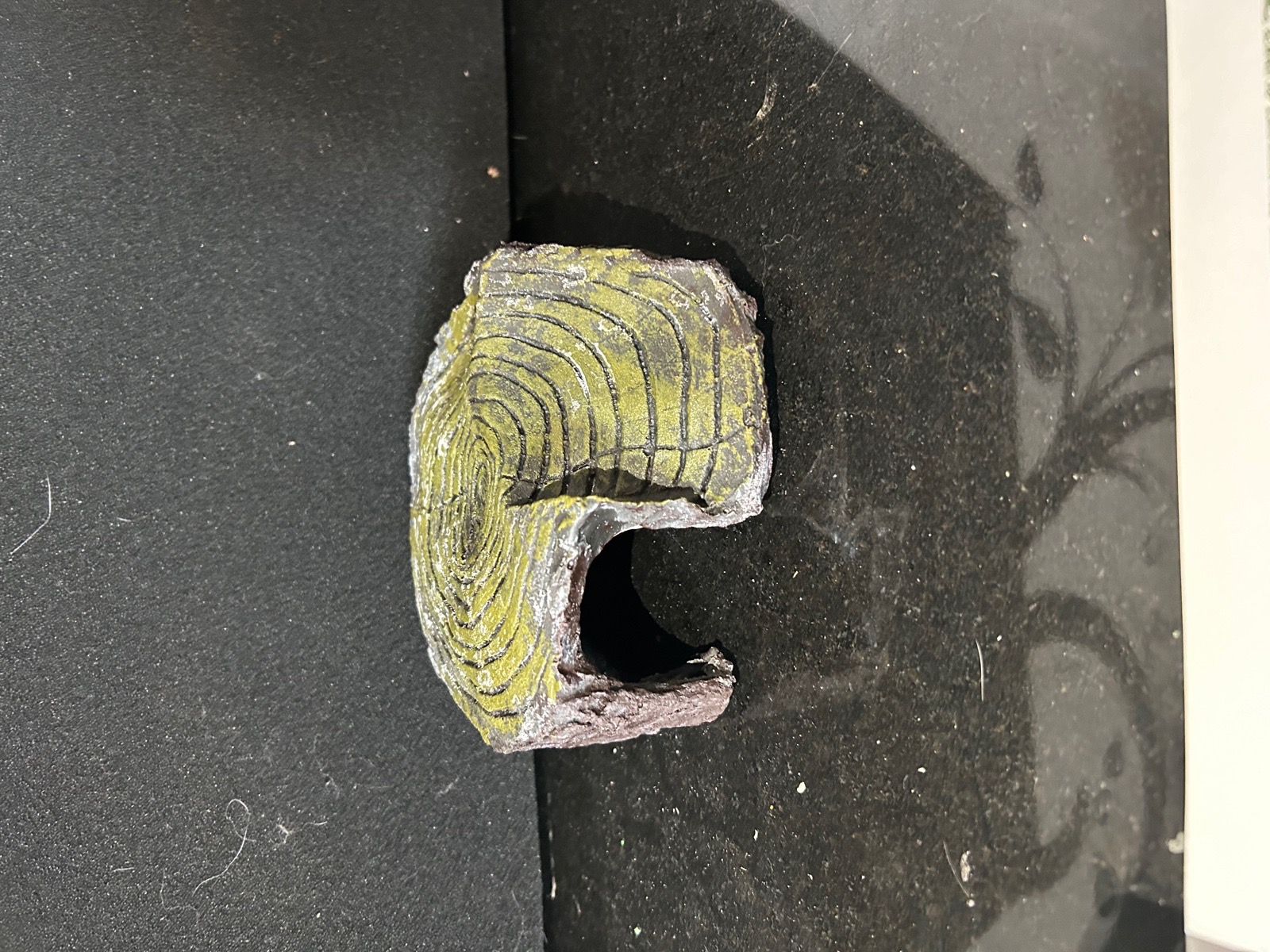 Jeskyne do akvarka nebo terarka.