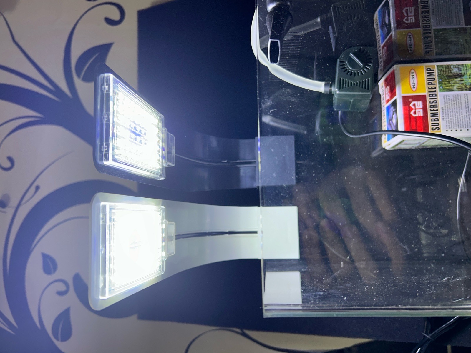 Osvetleni bilo modre