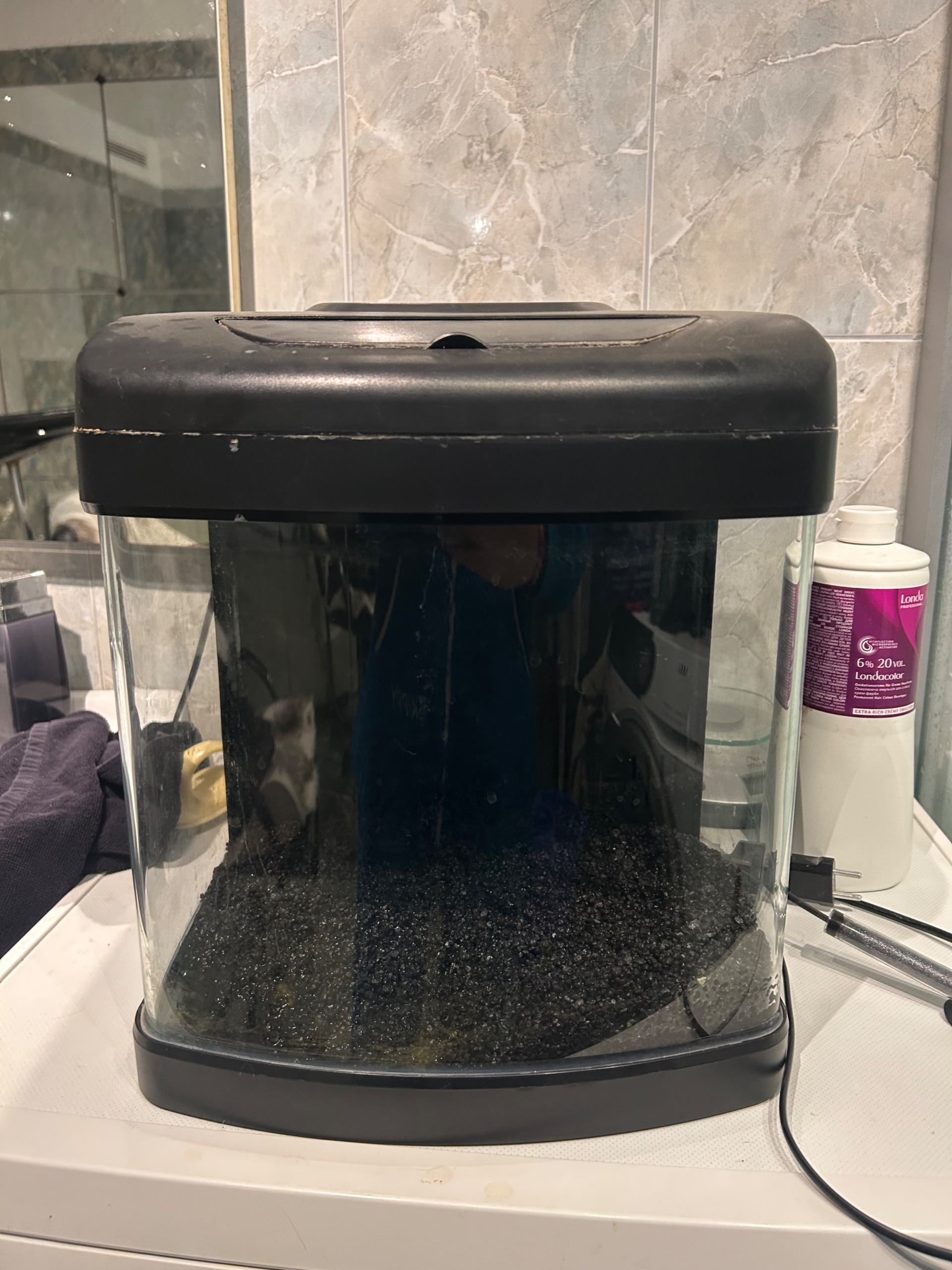 Dobrý den, nabízím akvárium INVITAL EasyTank LED 26 litrů se zadní filtrací černá.