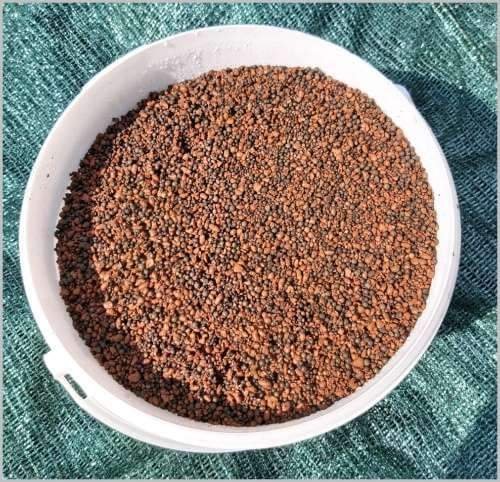 GoldSoil přírodní bioaktivní akvarijní substrát o zrnitosti 1 mm - 4 mm.